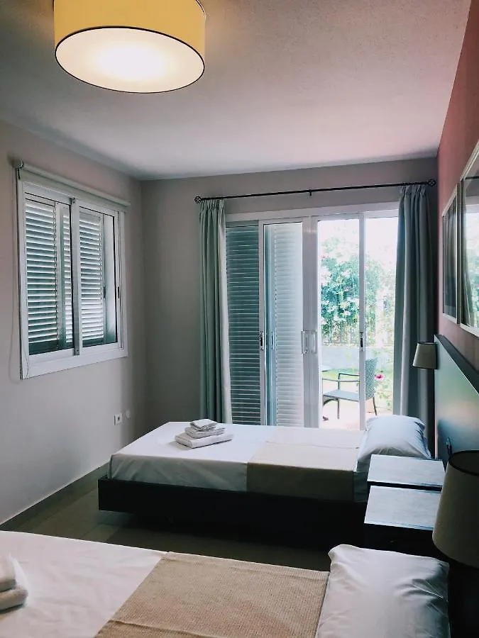 קוסטה דל סילנסיו Villa 8 Islas מלון